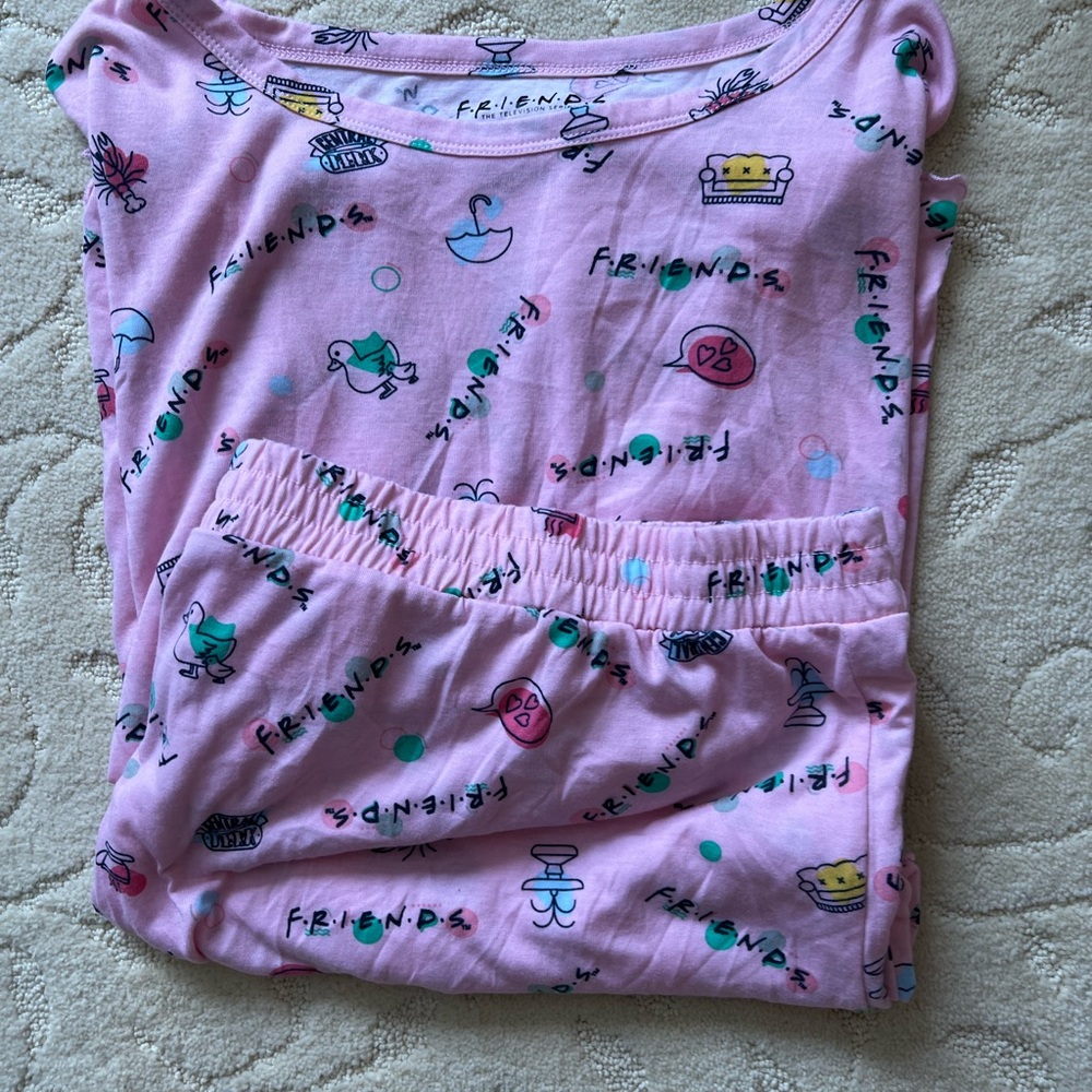 FRIENDS Pink Graphic Pajama Set plus size 3X